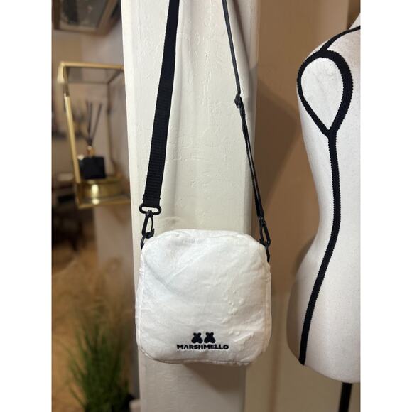 Marshmellow Grin Plush Crossbody Bag - Picture 3 of 4